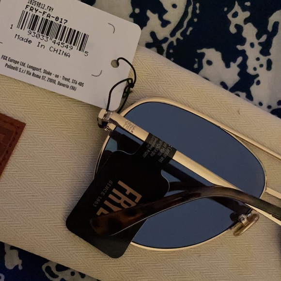 FRYE NWT! Aviator style sunglasses - Picture 4 of 6